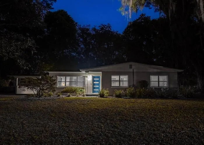 Modern Home Near Uf, Stadium - Private Gazebo